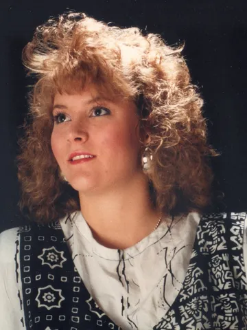 the 80s mall bangs is back how to style this iconic hairstyl