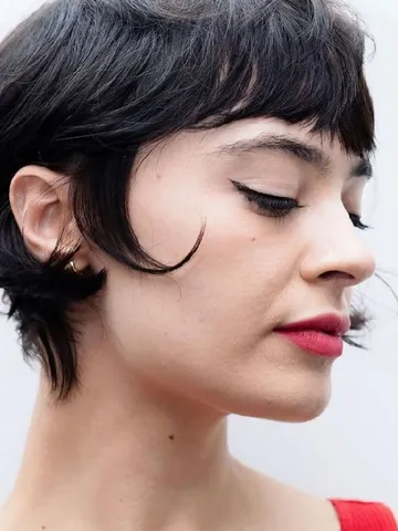 32 iconic 90s haircuts you can t miss trying this year