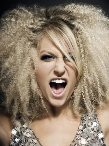 iconic 90s hairstyles and women that left their mark on the