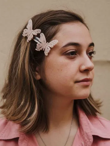 90s butterfly clip hairstyle ideas