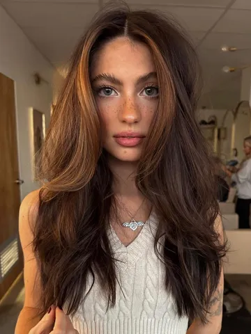 an iconic 90s layered hair is making a major comeback in 202