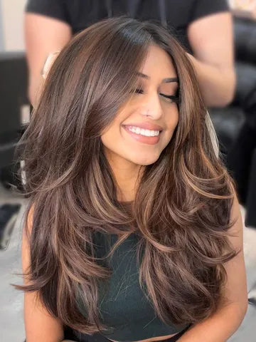 an iconic 90s layered hair is making a major comeback in 202