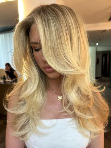 an iconic 90s layered hair is making a major comeback in 202