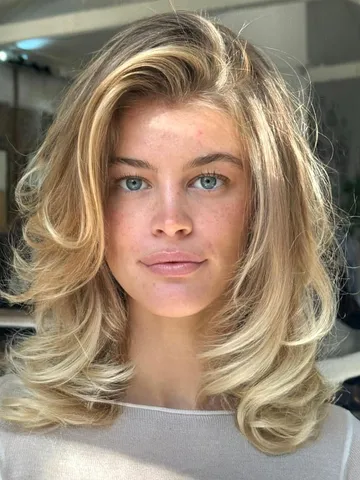 long blonde bob with 90s supermodel blowout hair cuts layere