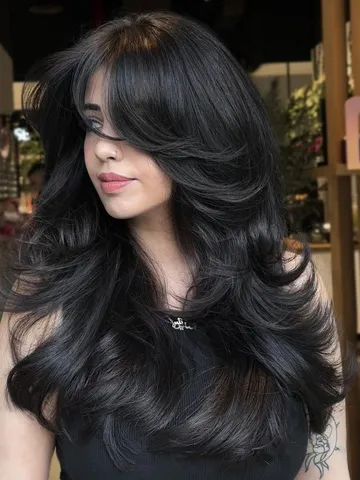 an iconic 90s layered hair is making a major comeback in 202