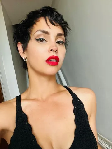 30 iconic 90s pixie cut hairstyles that are back in fashion