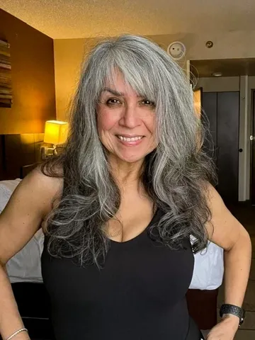 pin by guillermo gamez on fine ladies grey hair with bangs