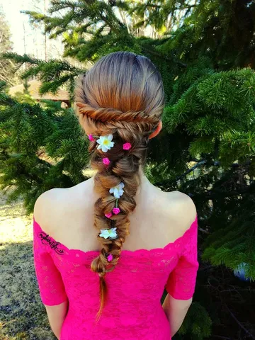 10 cute cool messy elegant hairstyles for prom looks you ll