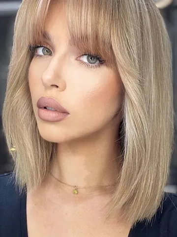 30+ Cute Fringe Hairstyles For Your New Look : Blonde Lob with Bangs