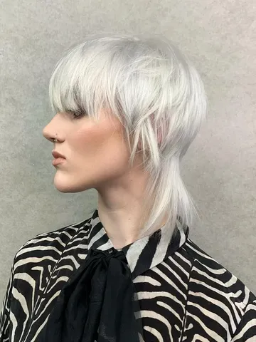 2024 brings you the modern mullet for women haircut trend de