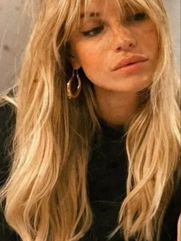 Long natural blonde wavy hair inspiration messy bangs Straight Wavy ...