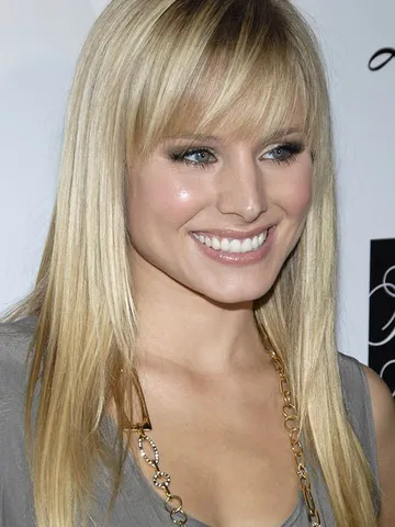 Top 18 Beautiful Hairstyles For Blonde Hair With Bangs In 2025
