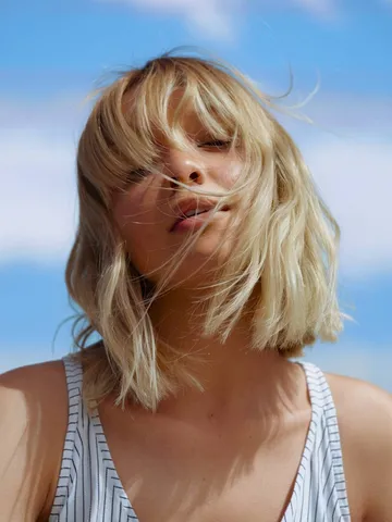 15+ Gorgeous Ways to Rock Bangs with Blonde Hair in 2025