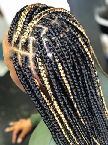 knotless box braids are all over instagram blonde box braids