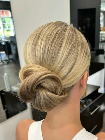 34 chic hairstyles with blonde highlights to make you shine
