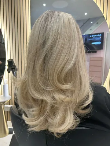blonde hair curl bouncy blowdry balayage layers curled blond
