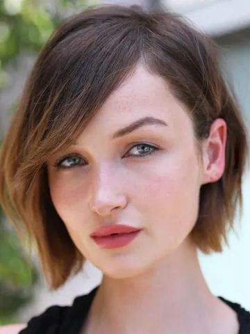 30 gorgeous bob hairstyles with side bangs for 2024