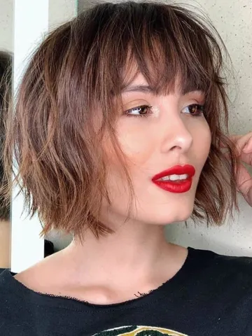 29 trendy choppy bob with bangs for a modern beachy style - Artofit