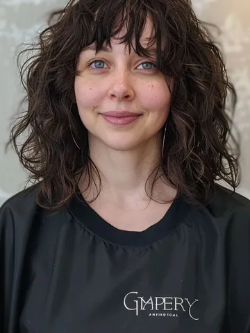 17 Flattering Bangs for Round Faces: Your Ultimate Styling Guide