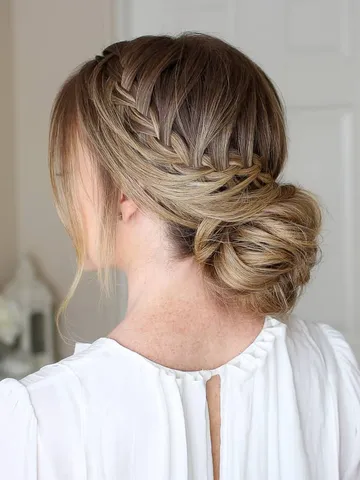 elegant low bun hairstyles that will make you look sophistic