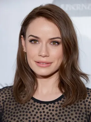 flattering oval face haircuts for summer 2025 29 trendy styl