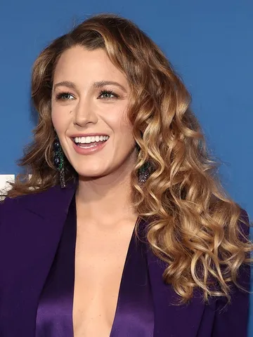 20 best medium hairstyles for thick hair on trend for 2024