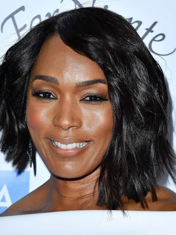 7 short hairstyles for thick hair a celeb stylist explains p