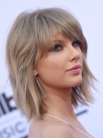 short to medium hairstyles for thick hair