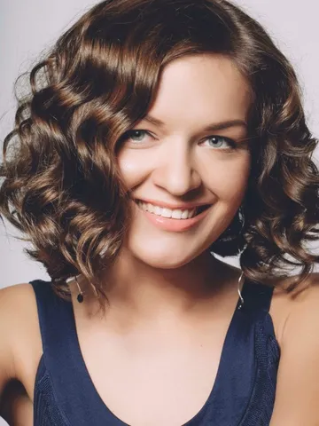 short hairstyles for wavy hair