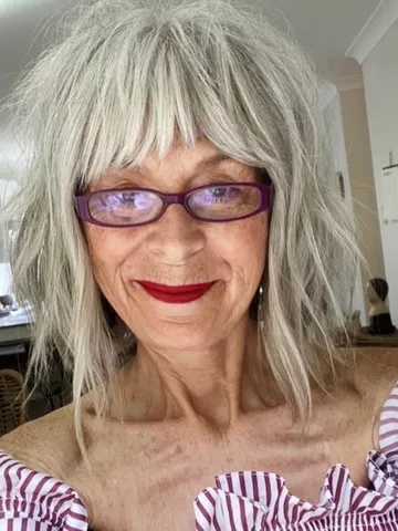 30 flattering hairstyles for women over 60 with glasses