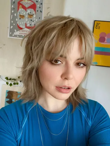 21 modern mullet haircuts for women that are trending in 202