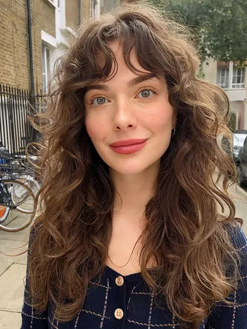 20 messy curly hair ideas that are too cute to skip in 2025