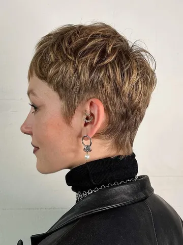28 layered pixie cuts full of style and allure pixie haircut