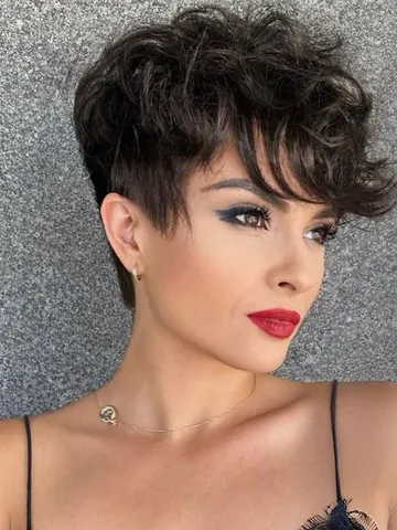 19 layered hairstyles that work for both straight and curly