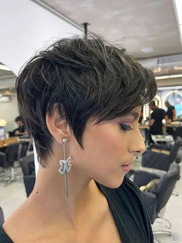 top 26 layered haircuts for fine hair that maximize volume