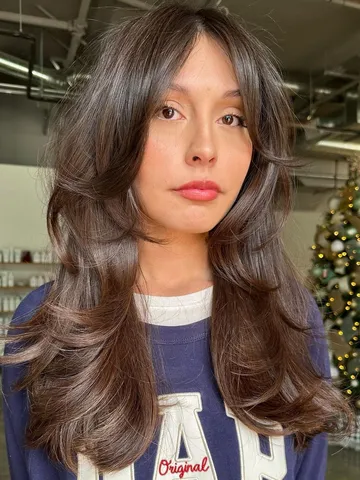 30 dazzling hairstyles with long layers for thick hair