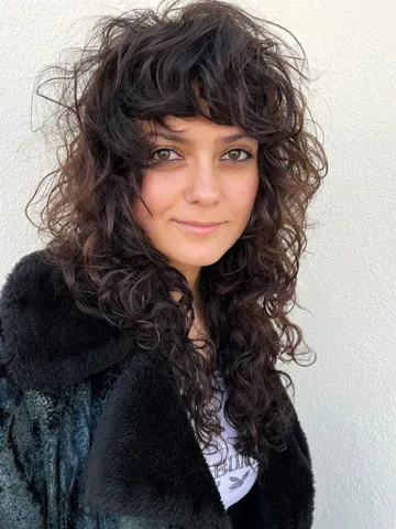 65 Gorgeous Medium Haircuts with Bangs - Hood MWR