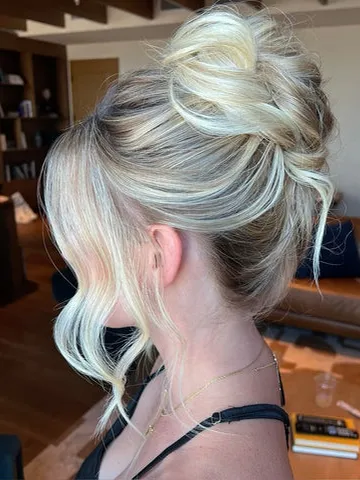 120+ Messy Hair Bun with Bangs Hairstyles Ideas for Women - SurpriseHair