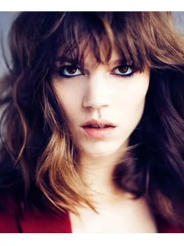 tousled shoulder-length cut with bangs Layered Hair With Bangs, Curly ...