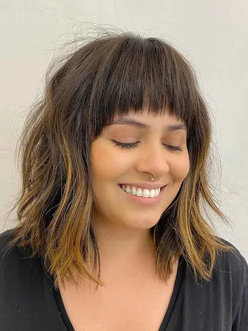 27 Medium Layered Haircuts with Bangs for a Stunning Combination