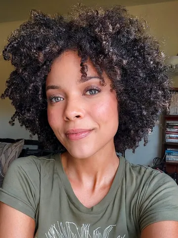 21 messy curly hair ideas that are too cute to skip in 2026