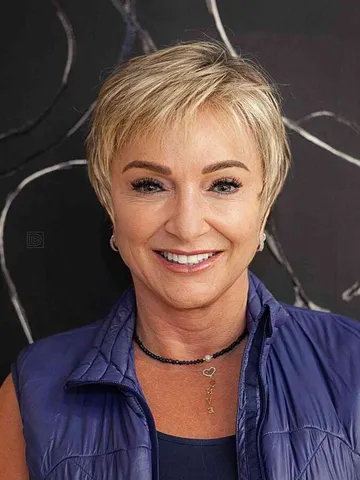 29 most flattering pixie cuts for oval face shapes