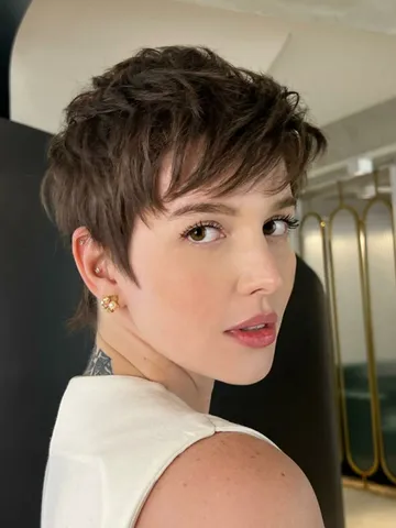11 perfect haircuts for women with oval face shape you must