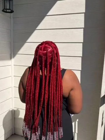 red knotless braids