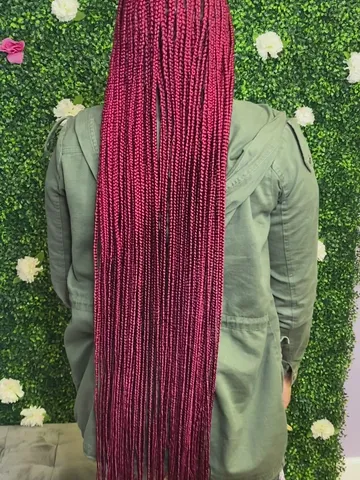 red knotless box braids