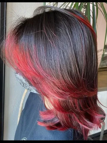 wolf cut hair cabelo castanho com mechas vermelhas cabelos p