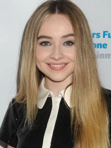 sabrina carpenter hair all her best hairstyles and hair colo