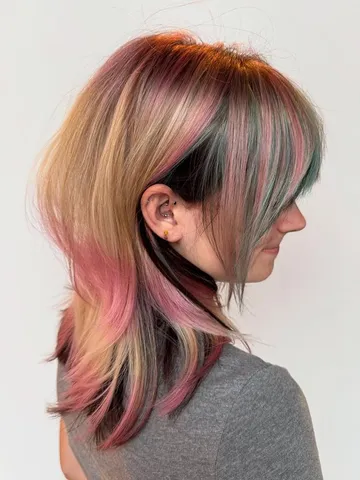10 effortlessly cool shaggy hairstyles that make thick hair