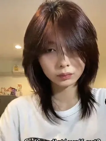 soft shag wolf cut pretty short hair thin straight hair bang