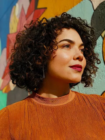 20 messy curly hair ideas that are too cute to skip in 2025